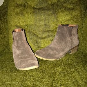 Women’s Lucky Brand brown suede bootie 7.5M